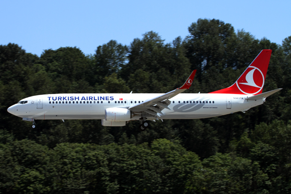TURKISH AIRLINES BOEING 737 900 BFI RFIMG_5834.jpg