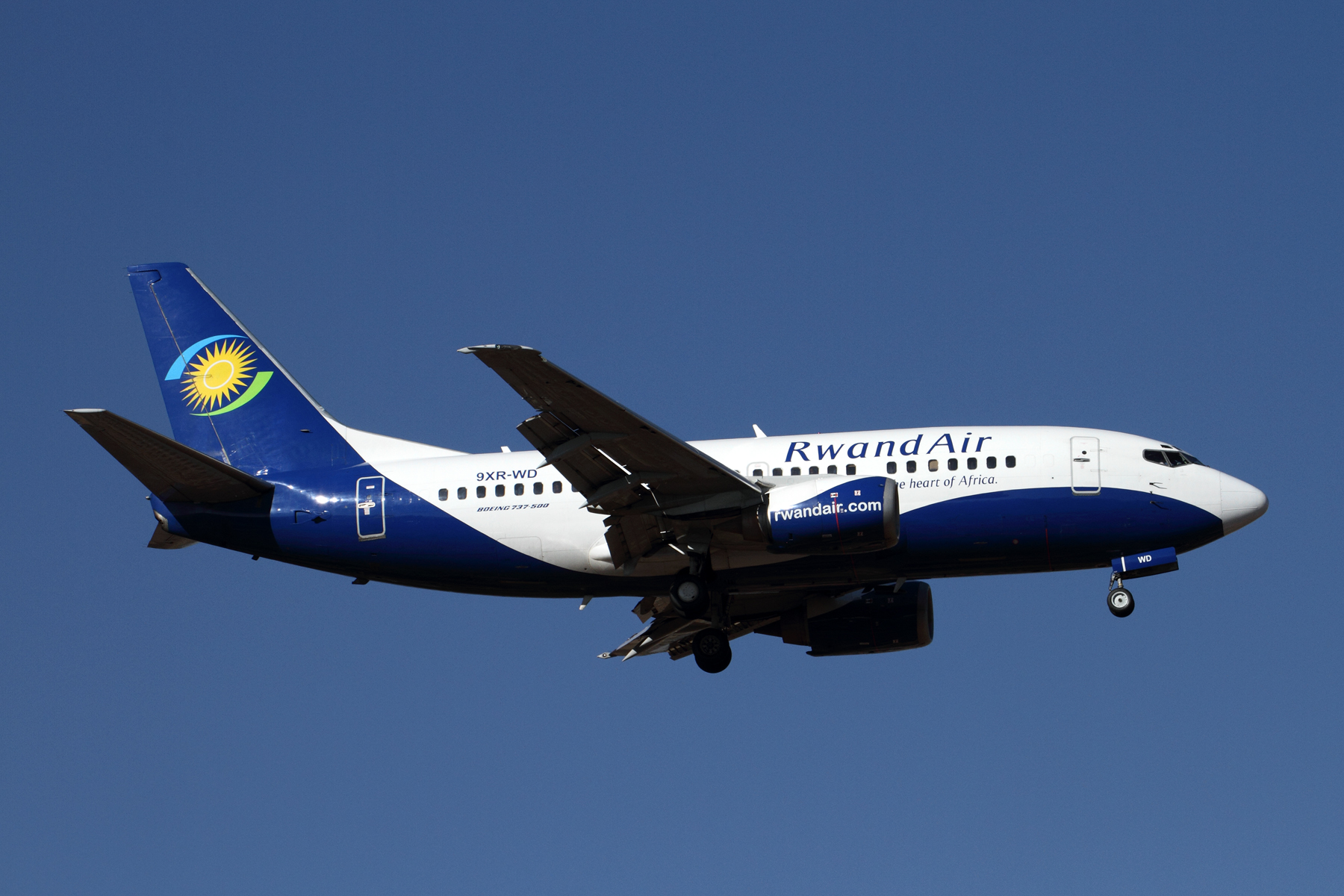 RWANDAIR BOEING 737 500 JNB RF IMG_4970.jpg