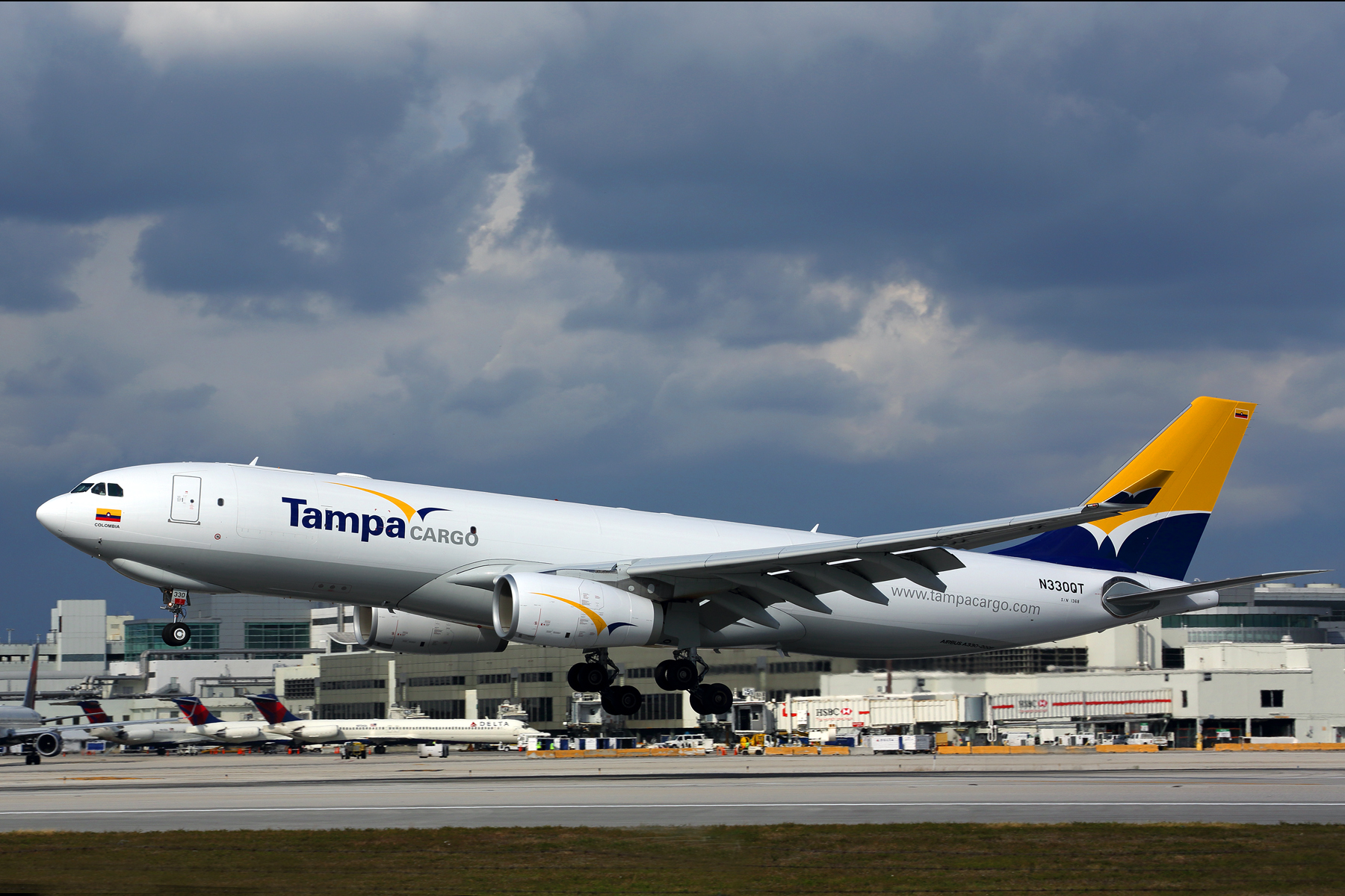 TAMPA CARGO AIRBUS A330 200F MIA RF 5K5A9171.jpg