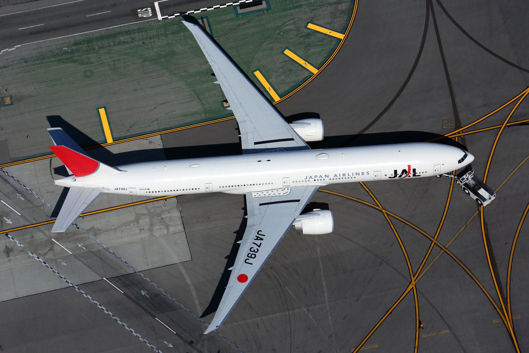 JAPAN AIRLINES BOEING 777 300ER LAX RF 5K5A0560.jpg