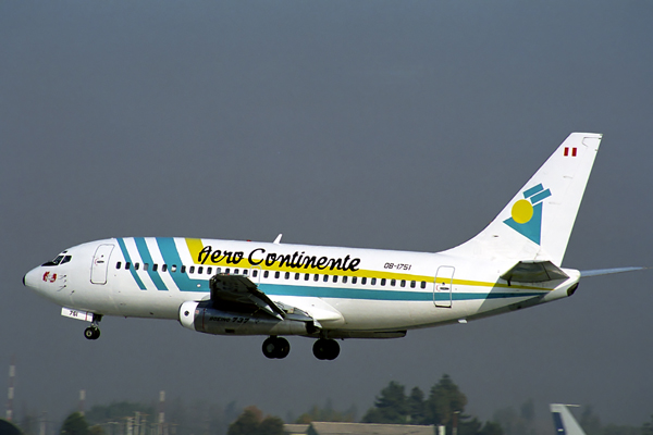 AERO CONTINENTE BOEING 737 200 SCL RF 1741 25.jpg