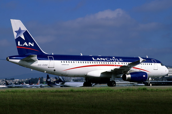 LAN CHILE AIRBUS A320 GRU RF V100F.jpg