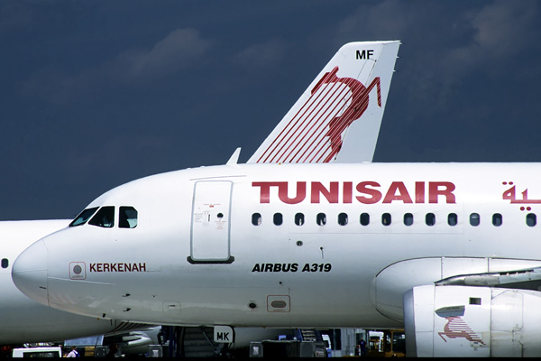 TUNIS AIR AIRBUS A320 MUC RF V100F.jpg