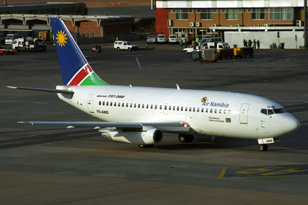 AIR NAMIBIA BOEING 737 200 JNB RF 1876 6.jpg