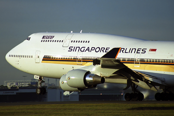 SINGAPORE AIRLINES BOEING 747 400 SYD RF 1471 15.jpg