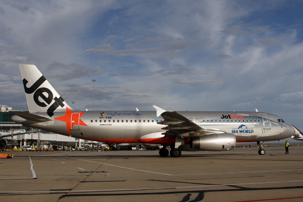 JETSTAR AIRBUS A320 MEL RF IMG_6373.jpg