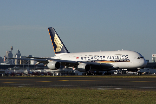 SINGAPORE AIRLINES AIRBUS A380 SYD RF IMG_6449.jpg