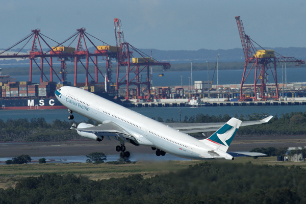 CATHAY PACIFIC AIRBUS A330 300 BNE RF IMG_6609.jpg