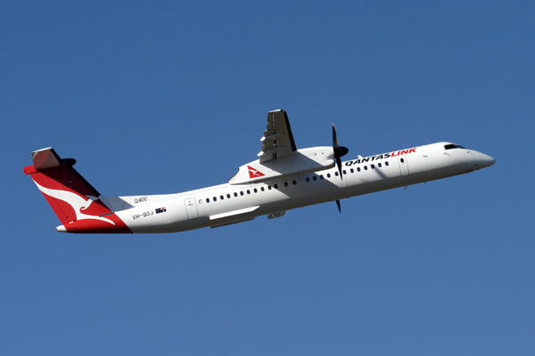 QANTAS LINK DASH 8 400 SYD RF IMG_6366.jpg