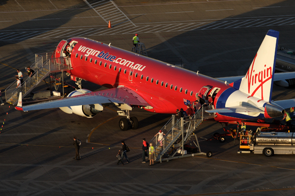 VIRGIN BLUE EMBRAER 190 BNE RF IMG_6594.jpg