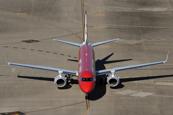 VIRGIN BLUE EMBRAER 190 BNE RF IMG_6634.jpg