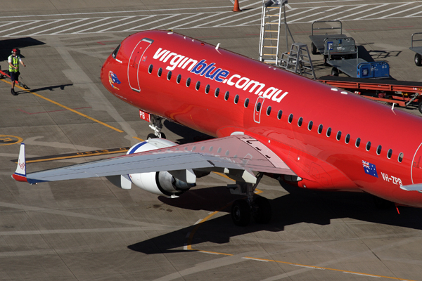 VIRGIN BLUE EMBRAER 190 BNE RF IMG_6637.jpg