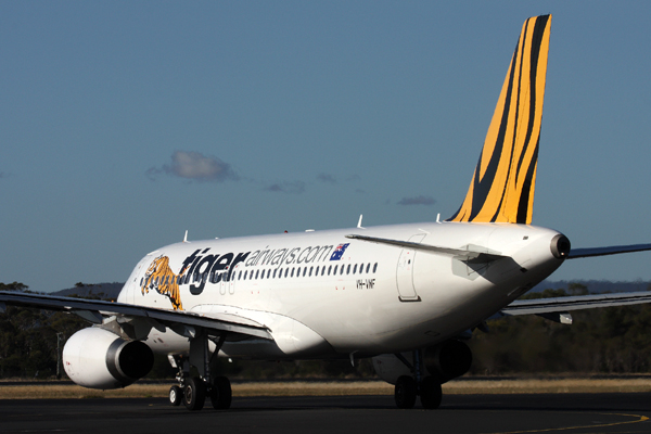 TIGER AIRWAYS AIRBUS A320 HBA RF IMG_0045.jpg