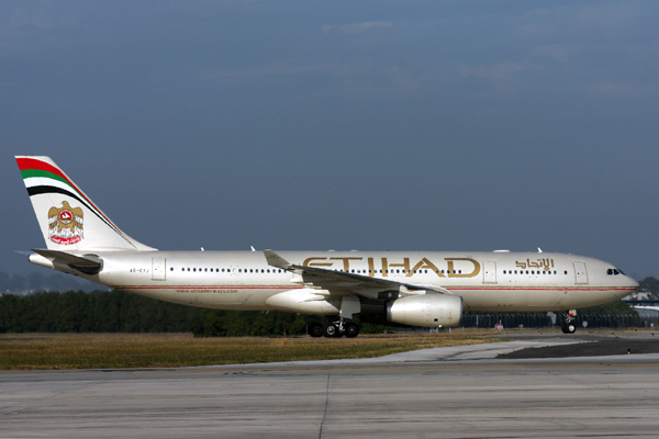 ETIHAD AIRBUS A330 200 BNE RF IMG_0113.jpg