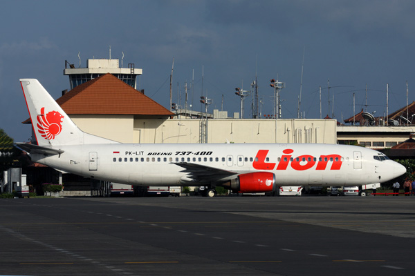 LION BOEING 737 400 DPS RF IMG_4566.jpg