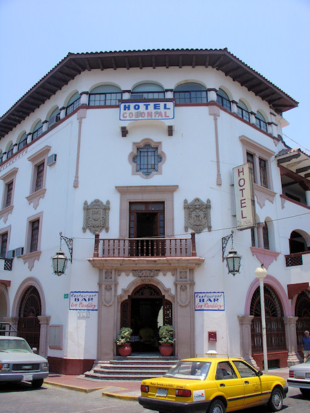DSC01662 - Colonial Hotel in Manzanillo - Interesting architecture
