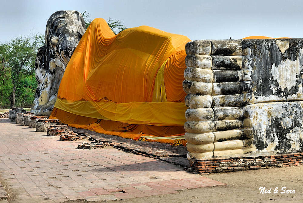 giant reclining  Buddha