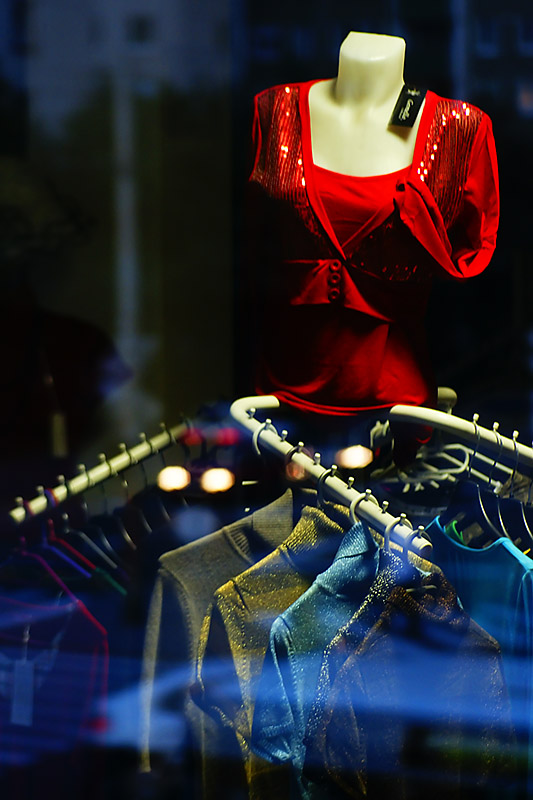 5th: Lady in red