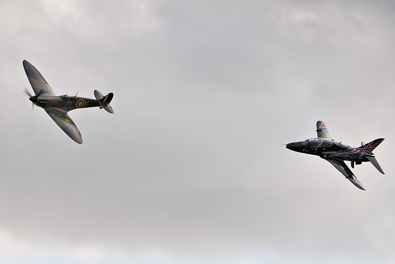 21 Pinner _Spit_IIa_ Baker _Hawk_ pair.jpg