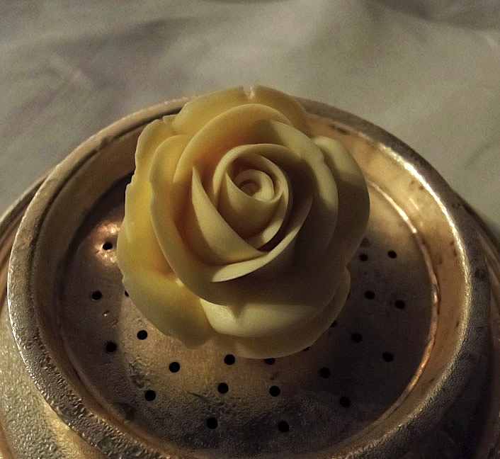 Sculpted butter pat