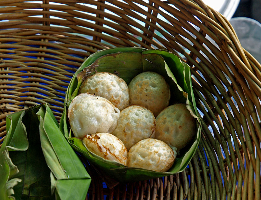 Coconut pancakes (khanom krok)