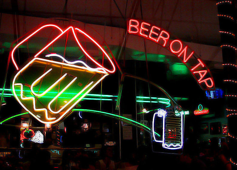 Neon sign in Little Italy