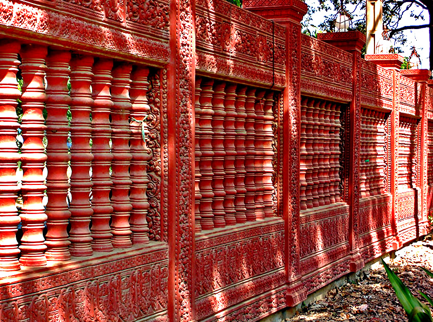 Front wall of Wat Damnak
