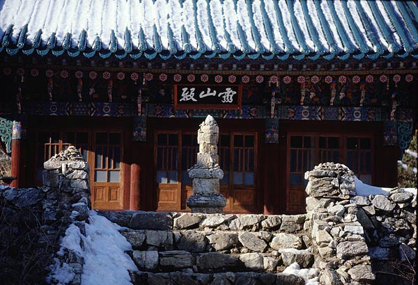 kangwon temple.jpg