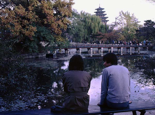 kyung bok pond couple.jpg