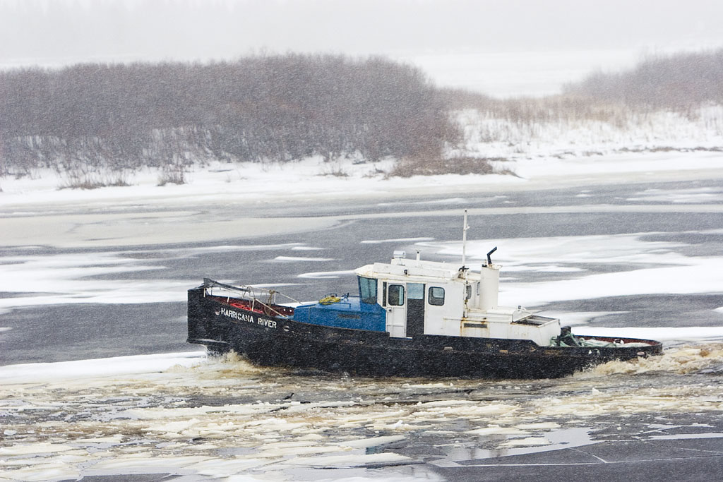 Small tug Harricana River