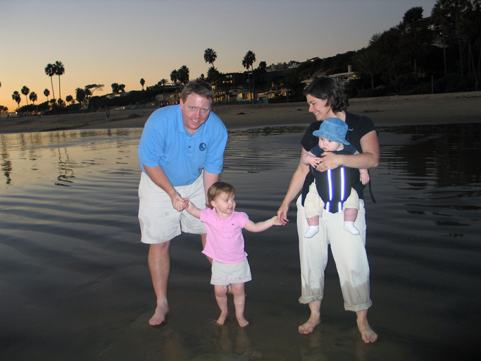 family_beach_nov05_sm.jpg