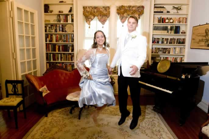 prom2010jump_29.jpg