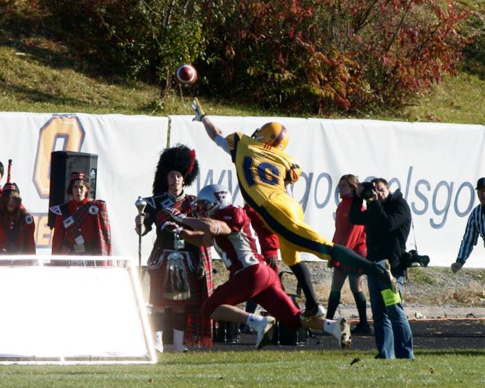 QueensVsOttawa 01363.JPG