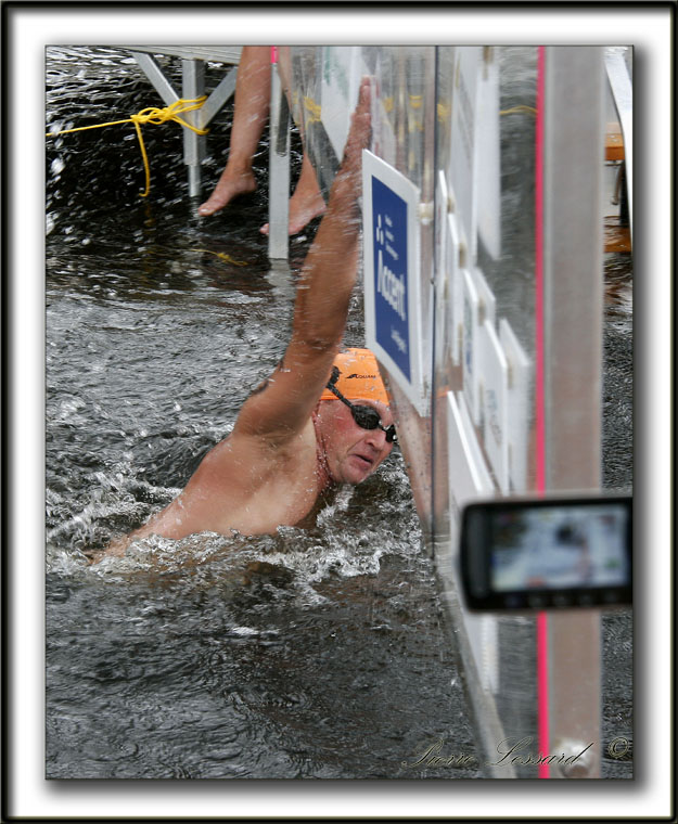 CHRISTOPHER BOJANOWSKY,  Can,  3h19m11s   -   larrive /  At  the finish line   _MG_9570 a