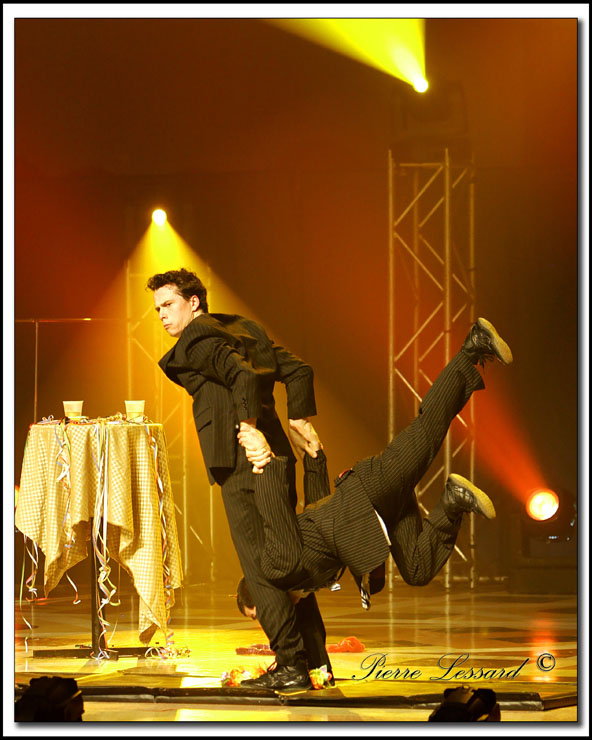 _MG_4234a  -  VINCENT DUB et CBASTIEN TARDIF - MAIN  MAIN  /  HAND TO HAND