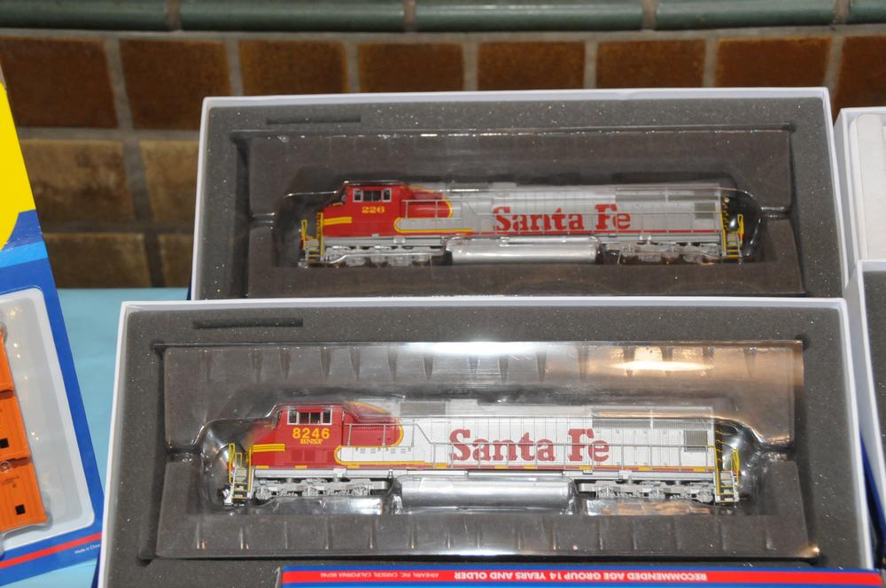 Raffle Prizes - Athearn Genesis SD75s