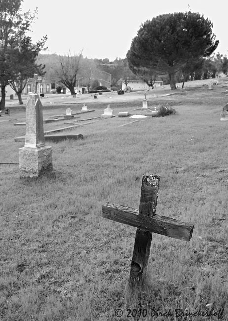 20100131 Cemetary-WoodenCross  011.jpg