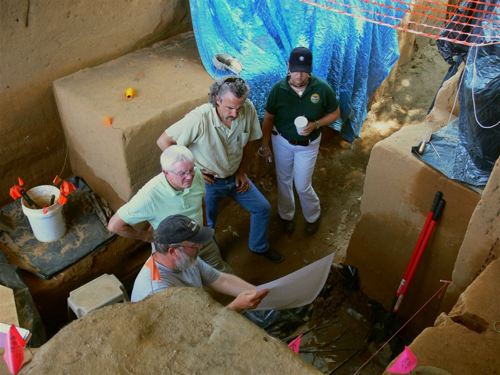 SCDNR folks visit the dig