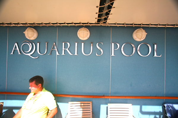 Aquaries Back Pool