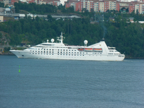 SEABOURNE PRIDE (1988) Leaving Stockholm, Sweden