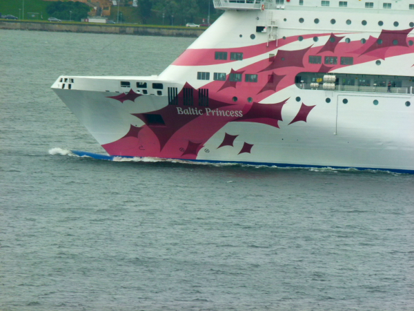 BALTIC PRINCESS - (2) arriving @ Tallin, Estonia