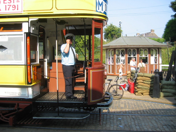 Leeds 399 (1926) @ Crich 1940s weekend with Peter Driving