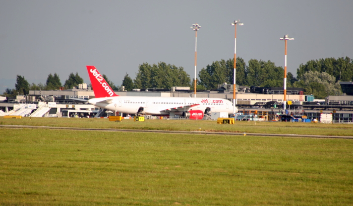 JET 2 (G-LSAD) Boeing 757 @ East Midlands