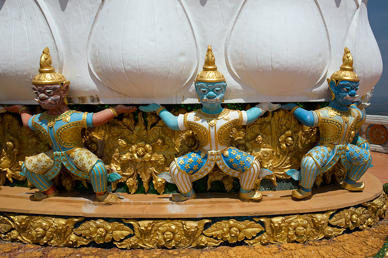 Tiger Cave Temple: Buddha Statue Decorations: Blue Men