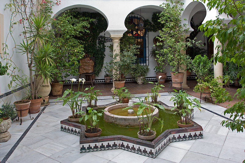 La Juderia: Courtyard with Flowers and Plants