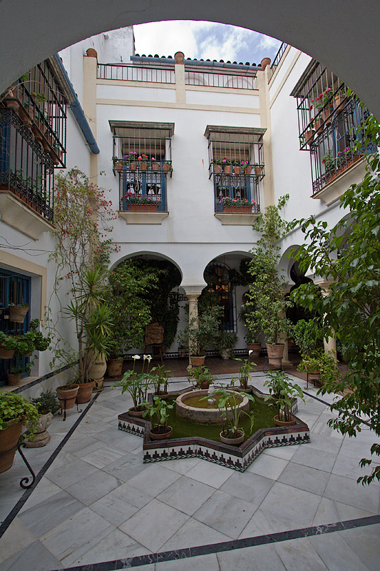 La Juderia: Courtyard with Flowers and Plants