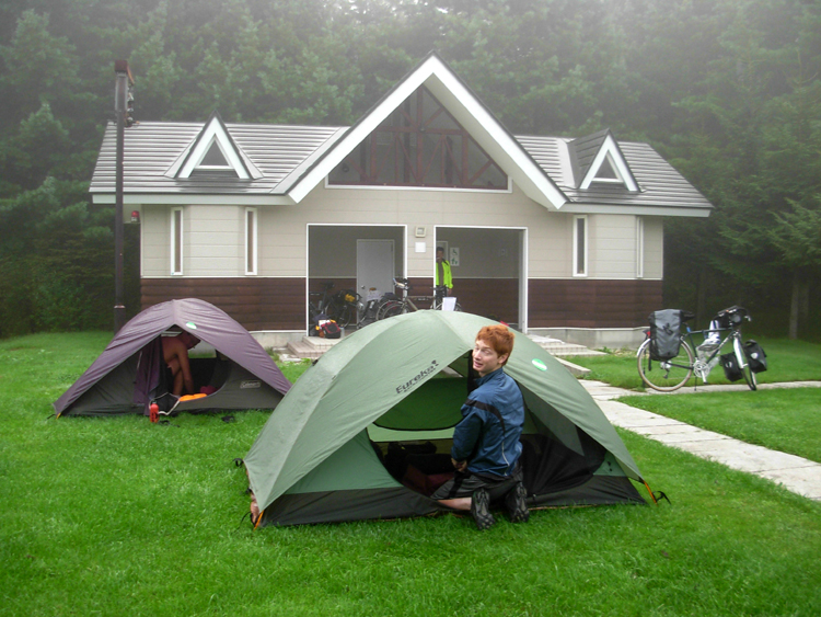 Our 1st campsite. We decide on a short ride.
