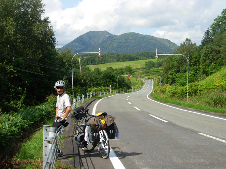 Roadside break. Yesterday, we decided to head north foregoing the eastern part of Hokkaido due to time.