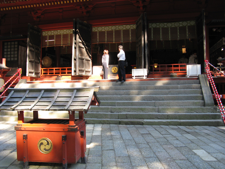 Visiting the famous Nikko Toshigu Shrine.