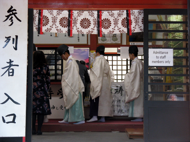 Visiting the famous Nikko Toshigu Shrine.